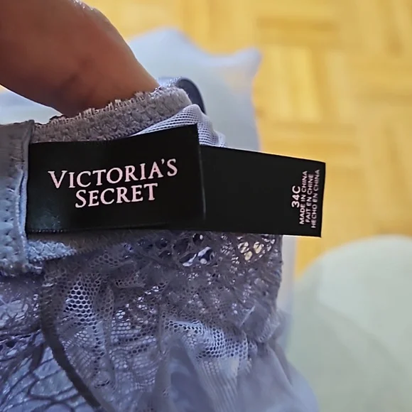 VS is killing it here. This is the best little garment I have seen in forever. - Picture 7 of 9